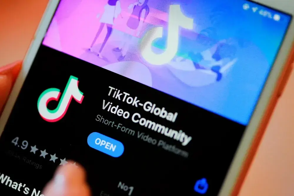 Bezpieczne ustawienia TikTok dla dorosłych: Jak kontrolować treści i chronić konto