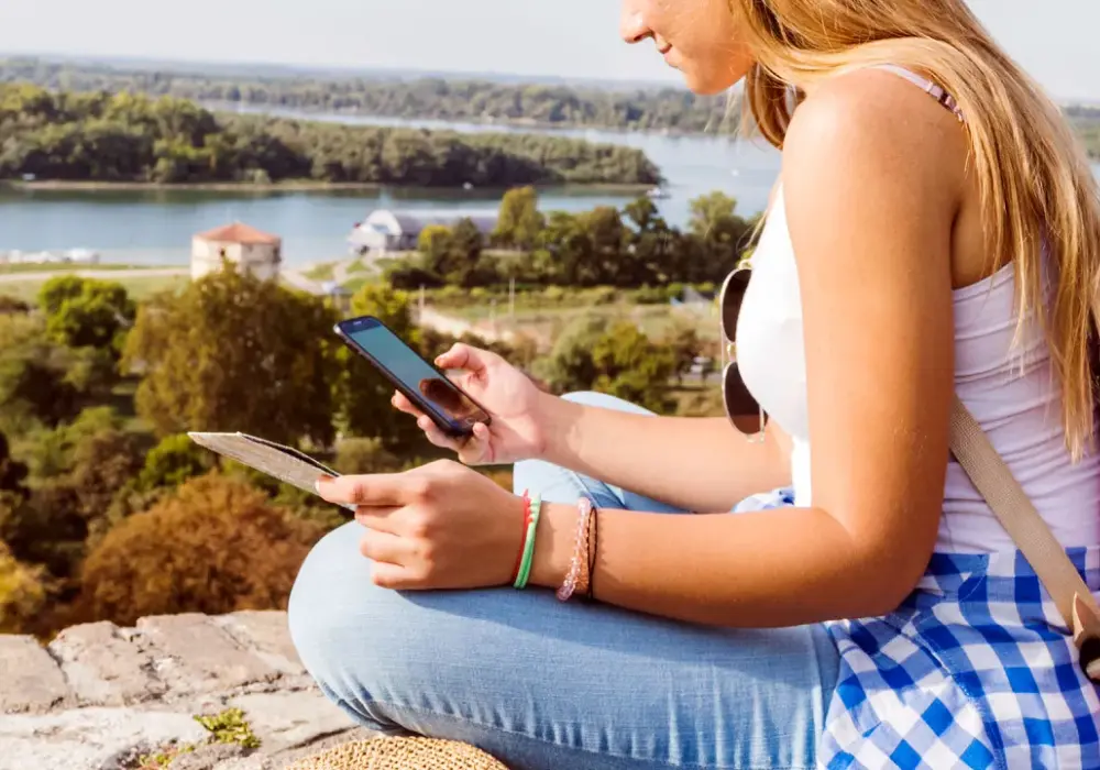 Roaming na iPhone: Uniknij wysokich opłat i włącz internet za granicą