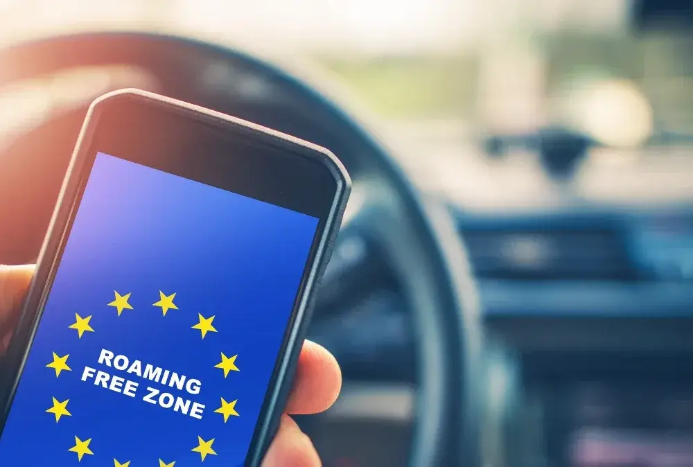 Jak szybko włączyć roaming w Play bez dodatkowych opłat i przykrych niespodzianek