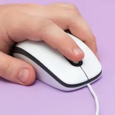 Nie możesz włączyć myszy w laptopie? Sprawdź te proste sposoby!