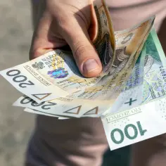 Czynniki decydujące o dodruku pieniędzy: analiza ekonomiczna