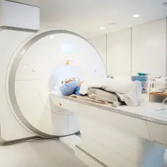 Rezonans magnetyczny kręgosłupa - jak często można wykonywać?